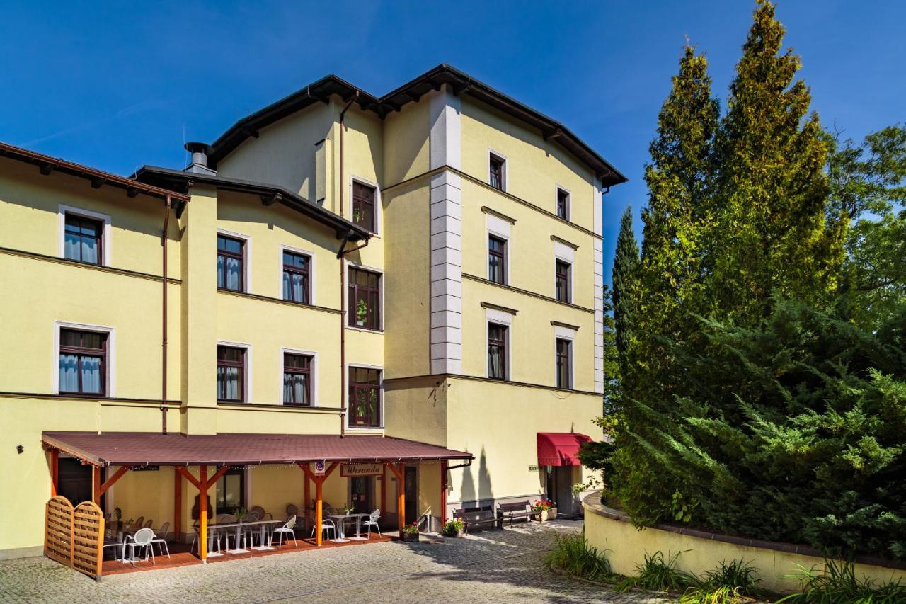 Hotel Fenix Jelenia Gora Bagian luar foto