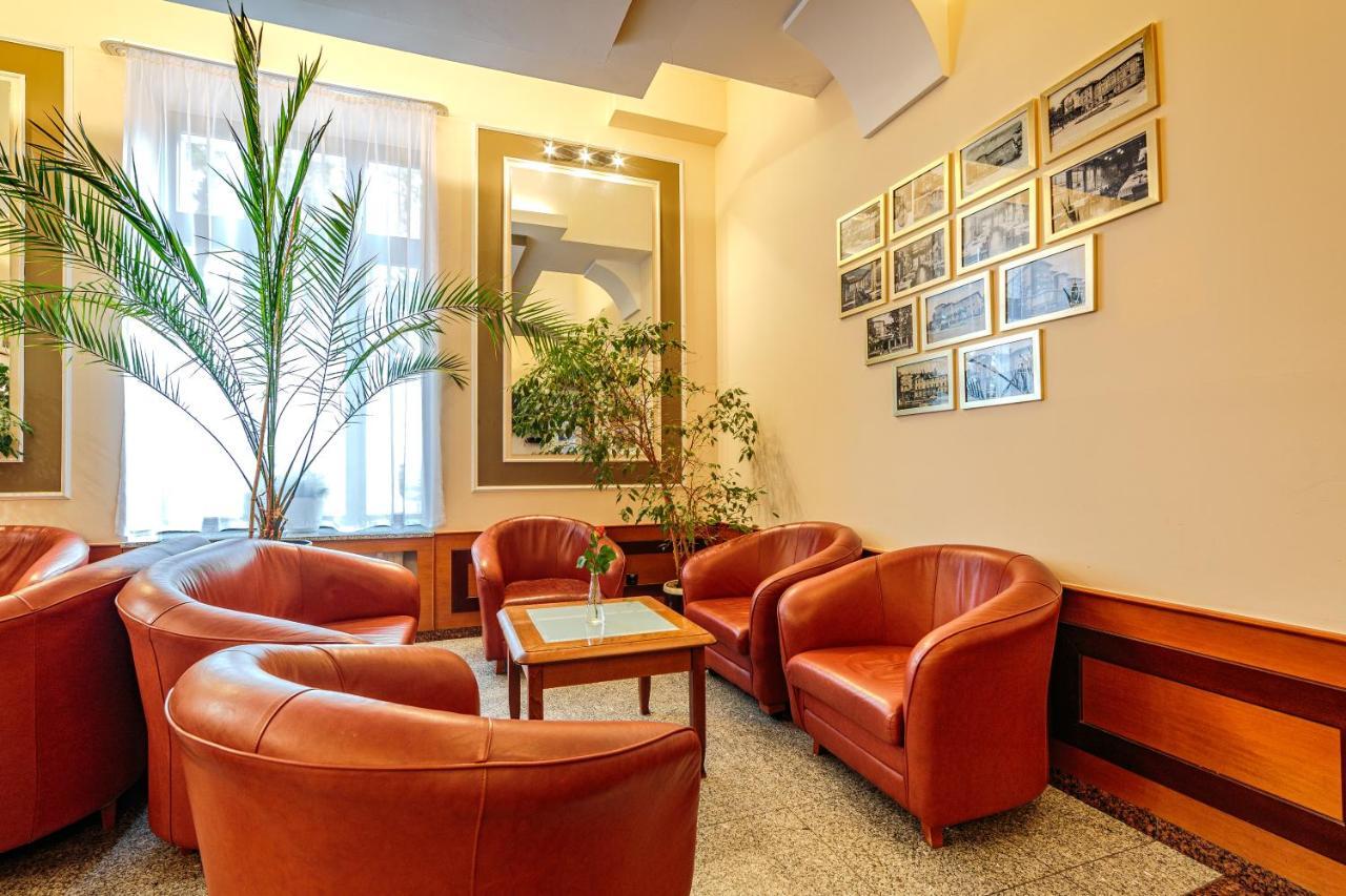 Hotel Fenix Jelenia Gora Bagian luar foto