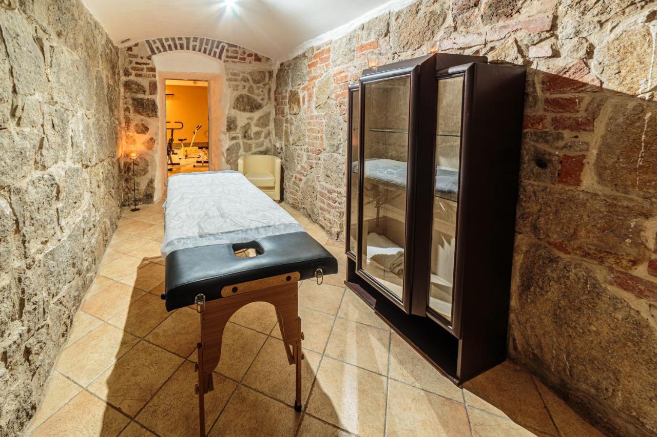 Hotel Fenix Jelenia Gora Bagian luar foto