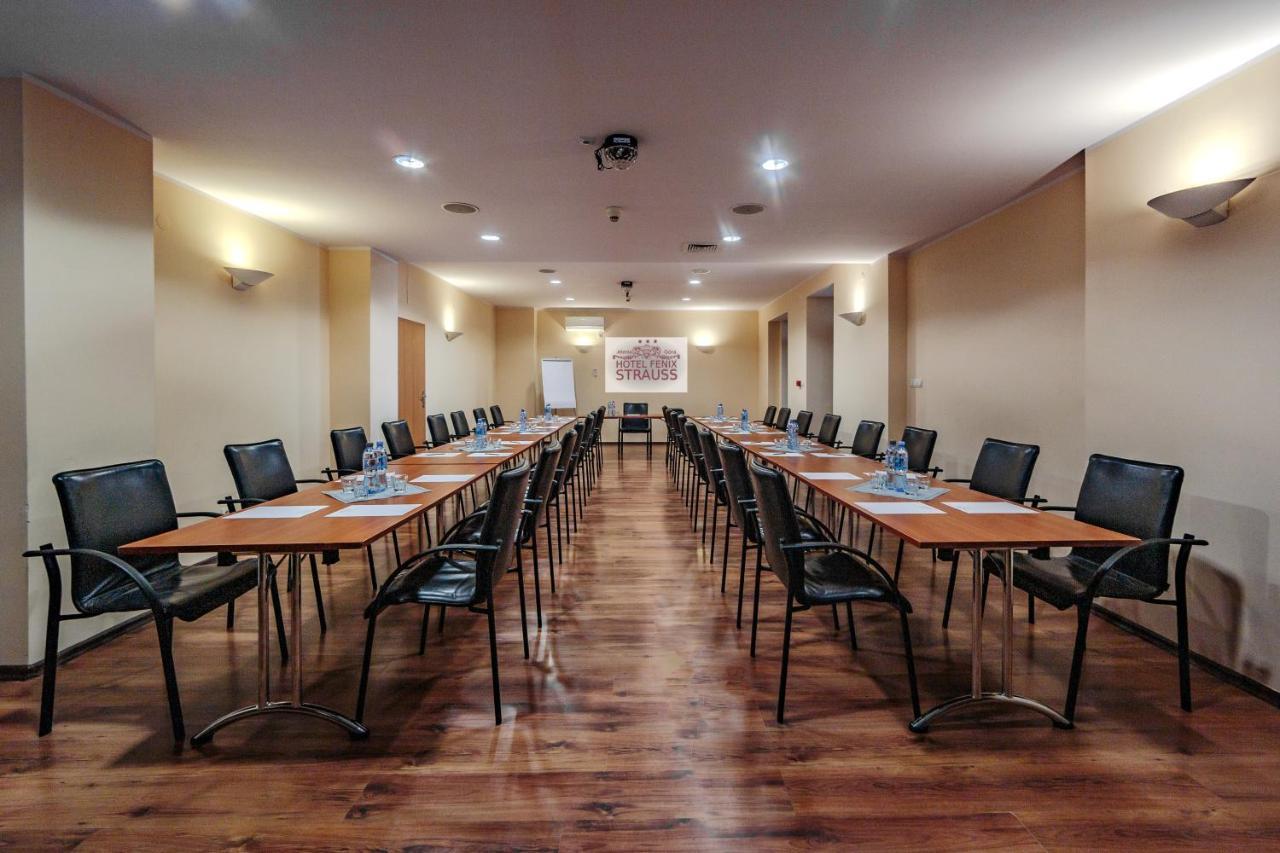 Hotel Fenix Jelenia Gora Bagian luar foto