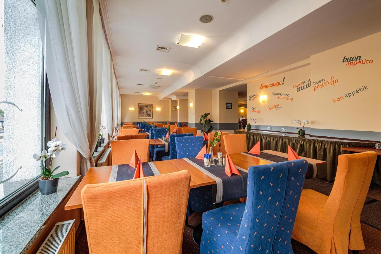 Hotel Fenix Jelenia Gora Bagian luar foto