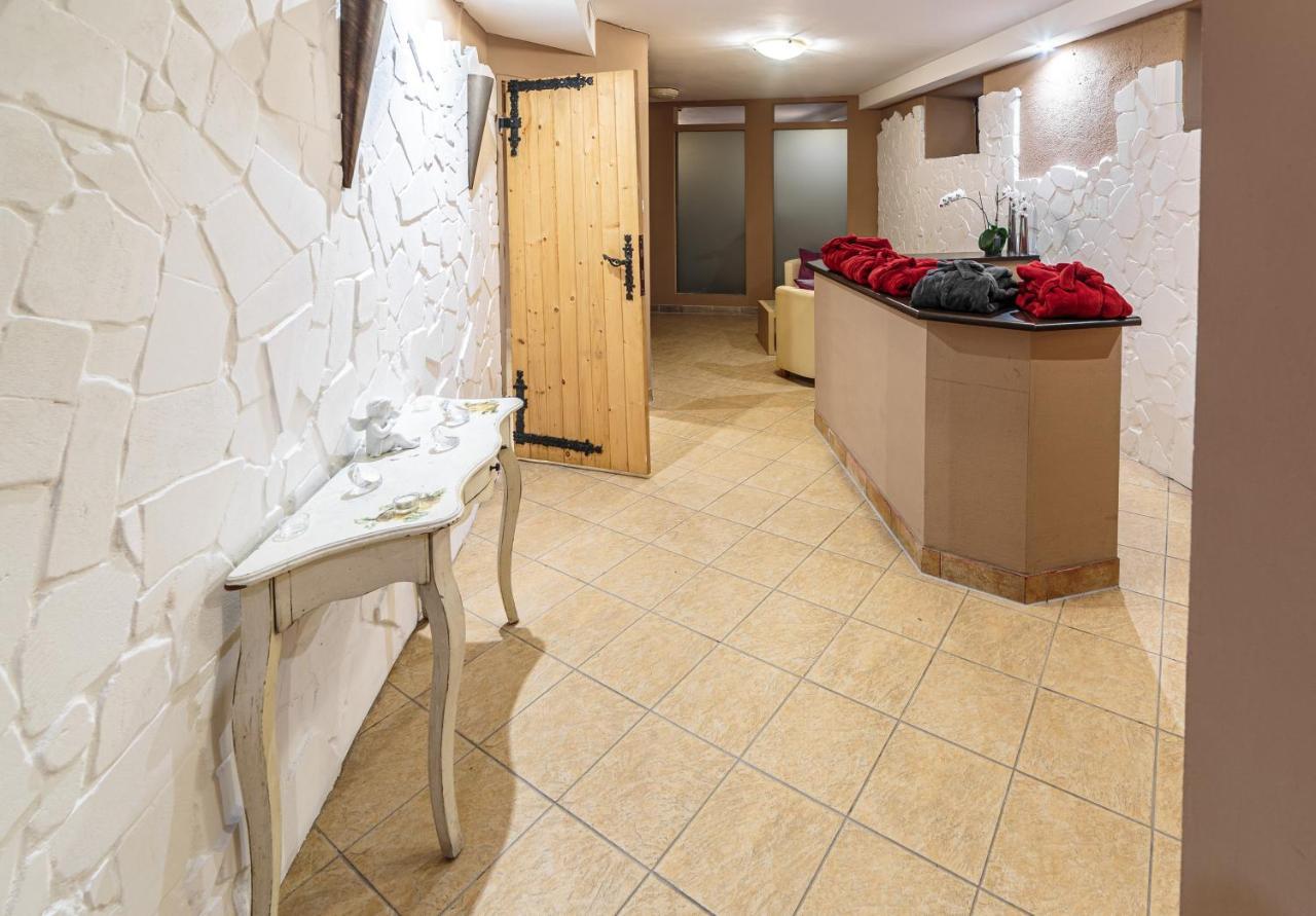Hotel Fenix Jelenia Gora Bagian luar foto