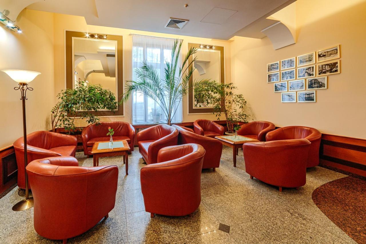 Hotel Fenix Jelenia Gora Bagian luar foto