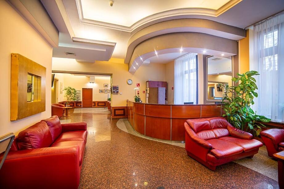 Hotel Fenix Jelenia Gora Bagian luar foto