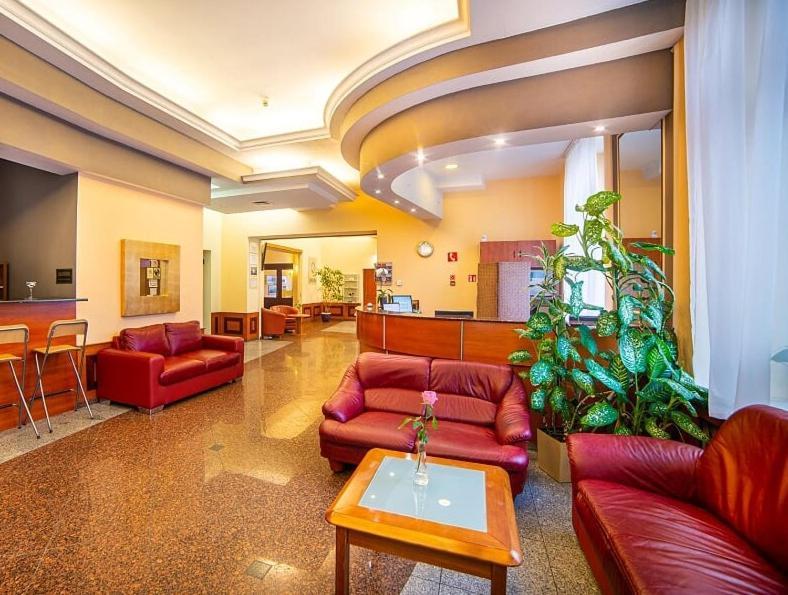 Hotel Fenix Jelenia Gora Bagian luar foto