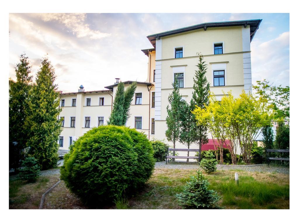 Hotel Fenix Jelenia Gora Bagian luar foto