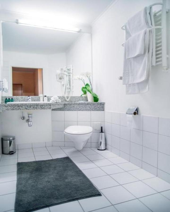 Hotel Fenix Jelenia Gora Bagian luar foto