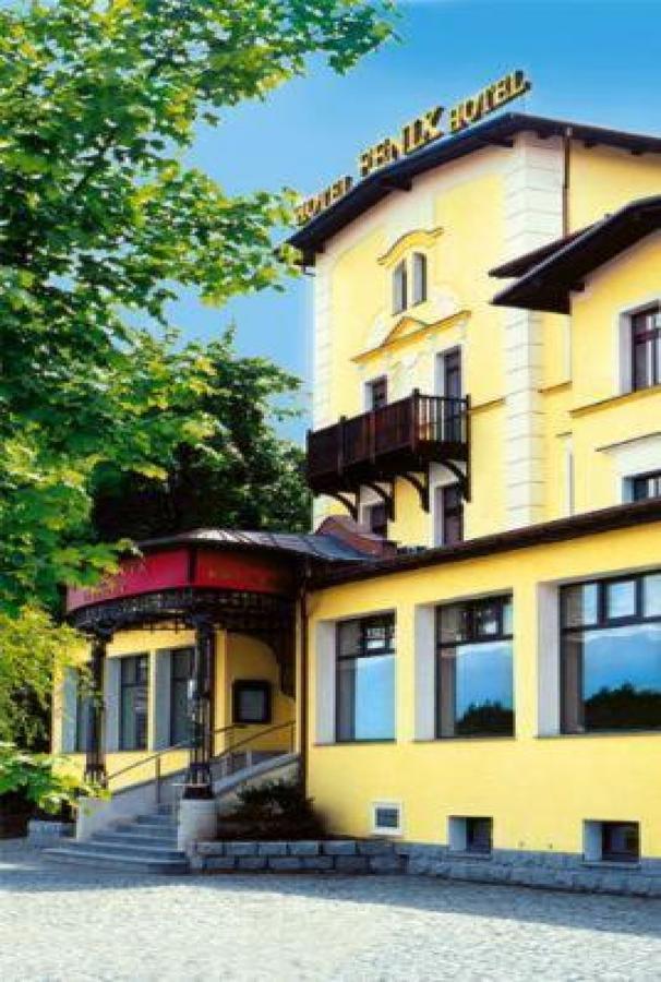 Hotel Fenix Jelenia Gora Bagian luar foto